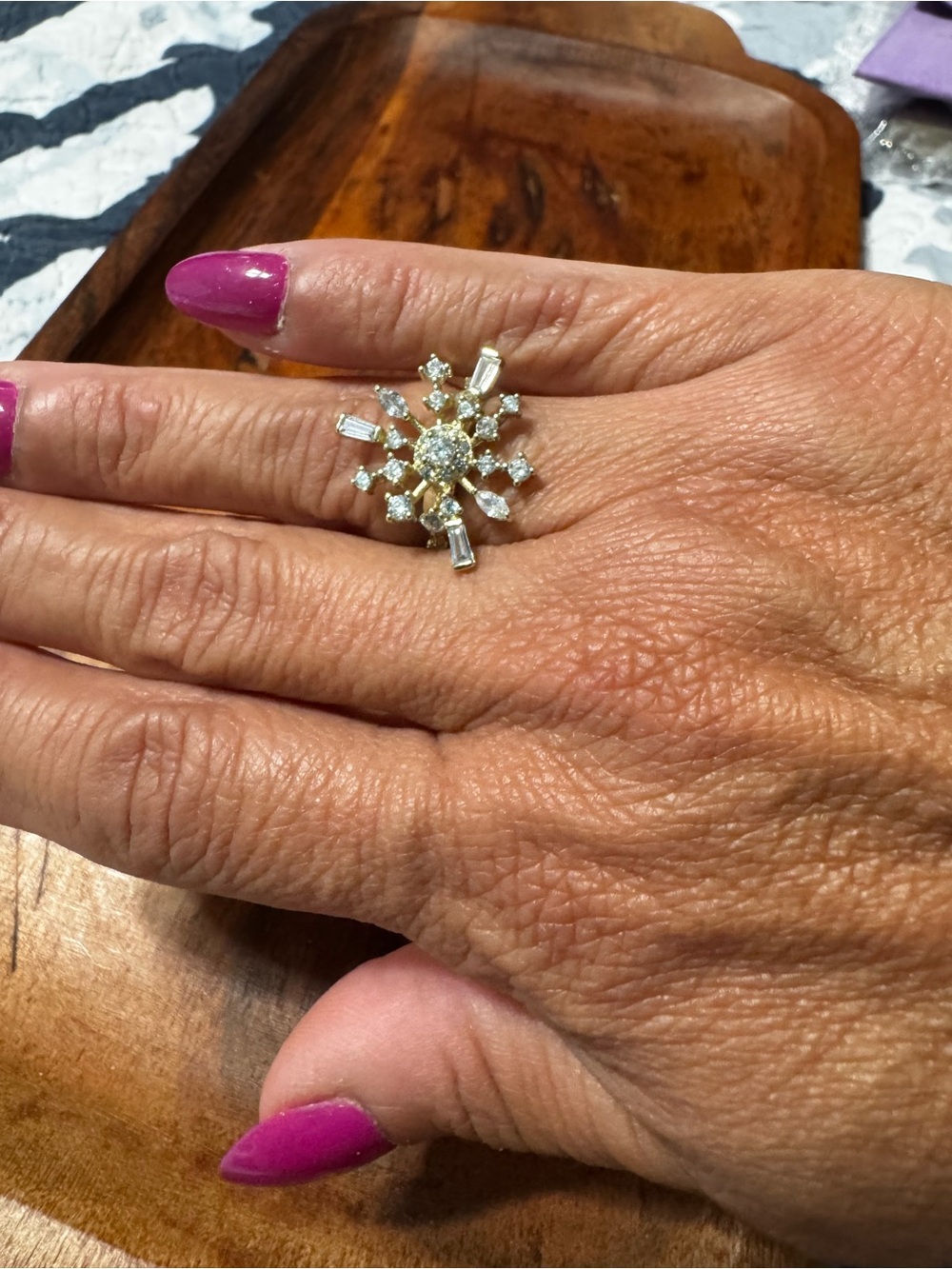 Melinda Maria Size 6 Gold and Diamonette Snowflake Ring New with tags and Bag